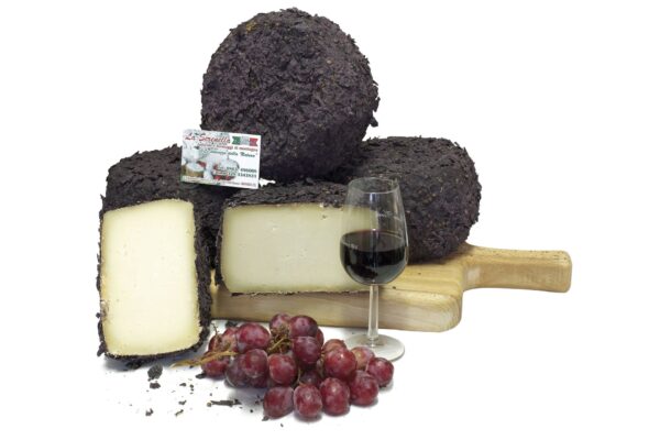 Formaggio Pecorino alle vinacce